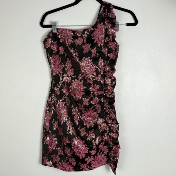 NEW FOR LOVE & LEMONS REVOLVE METALLIC FLORAL JACQUARD ONE-SHOULDER MINI DRESS - Picture 2 of 8